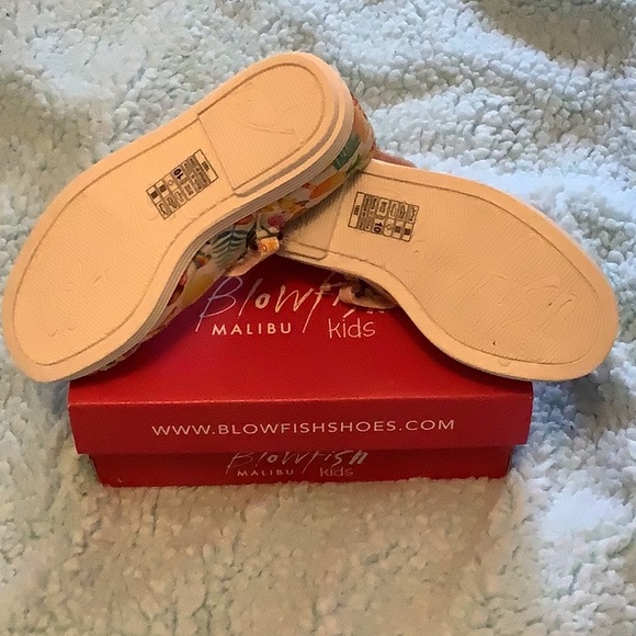 ✨Girl’s Shoes✨ - Picture 3 of 4